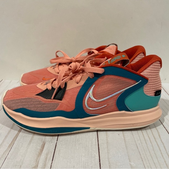 New Nike Kyrie Low 5 Pink Blue Green DJ6012-800 Men’s Size 9 Shoes Basketball - Picture 3 of 12